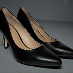 ✨ Apt. 9 Classic Black Heels – Size 7.5 ✨
A must-have wardrobe staple!